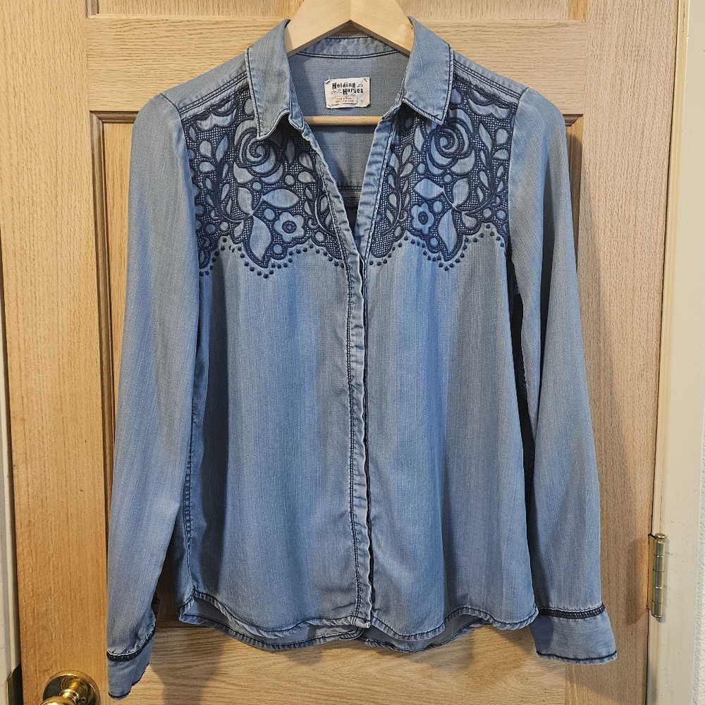 Medium Anthropologie Holding Horses Blue Chambray Embroidered Shirt Size Small